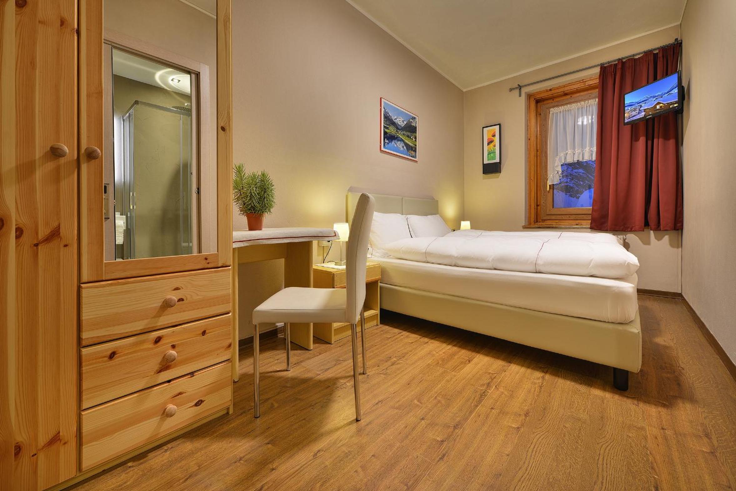 Economy Double Room photo 3