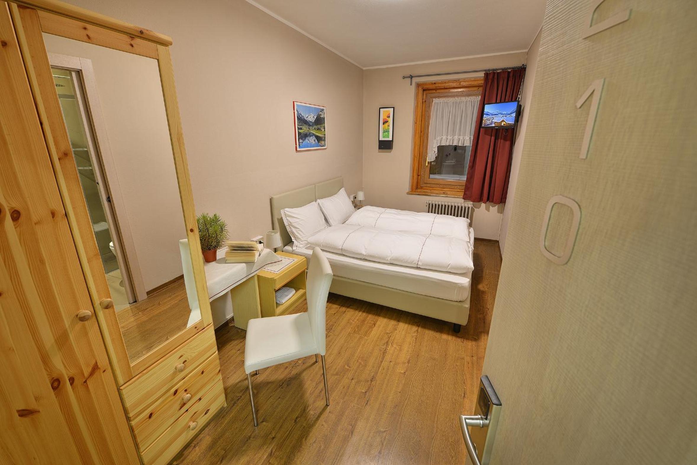 Economy Double Room photo 1