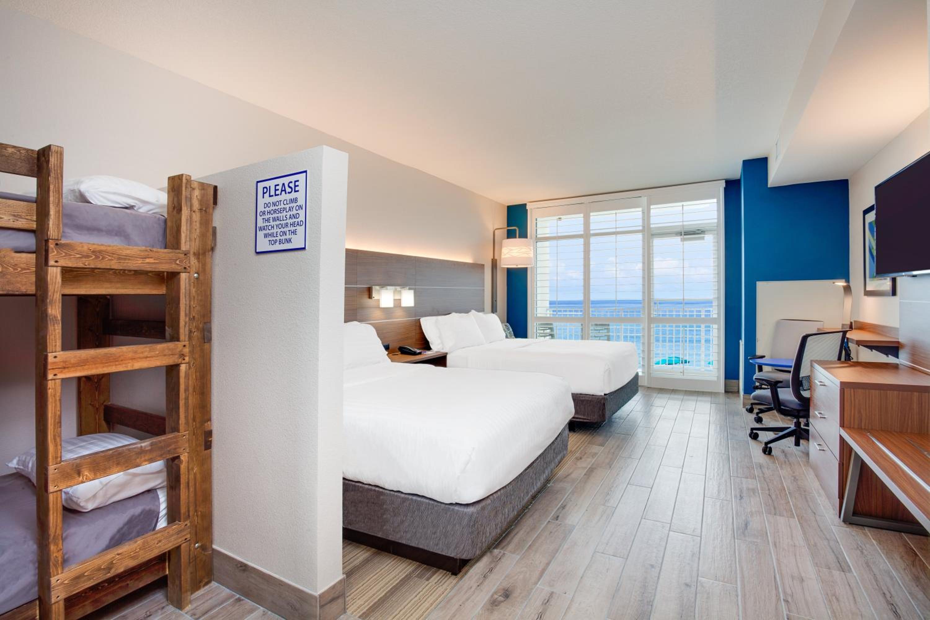 Standard Queen Room with Oceanfront - Photo 3