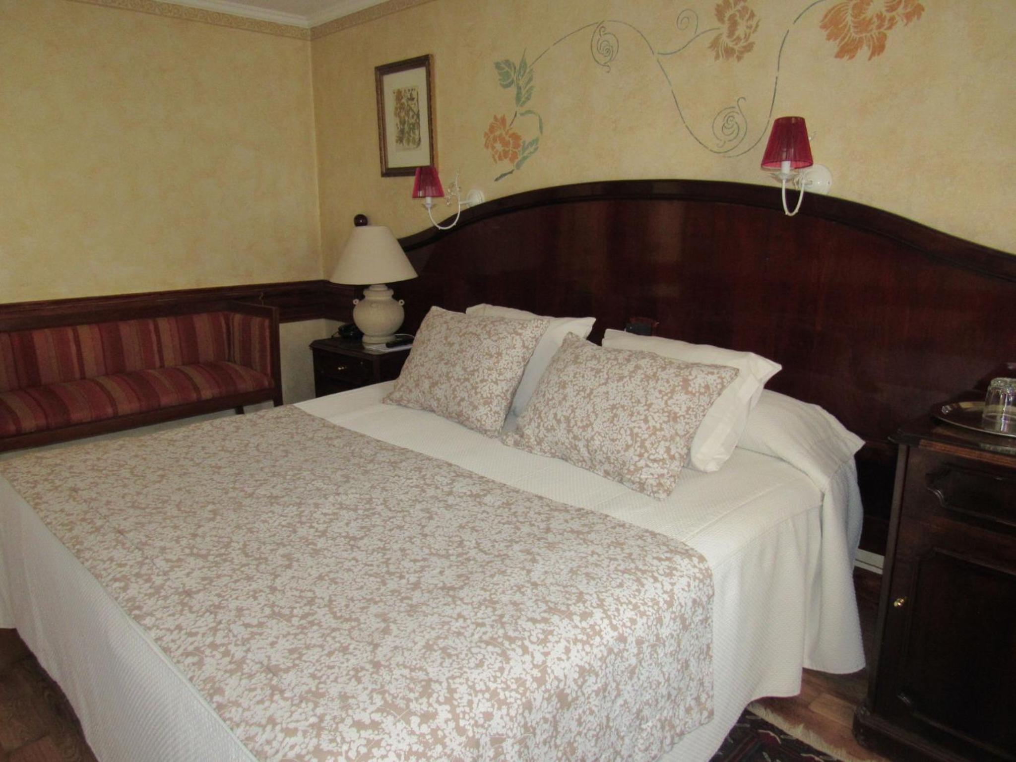 Standard Queen Room
