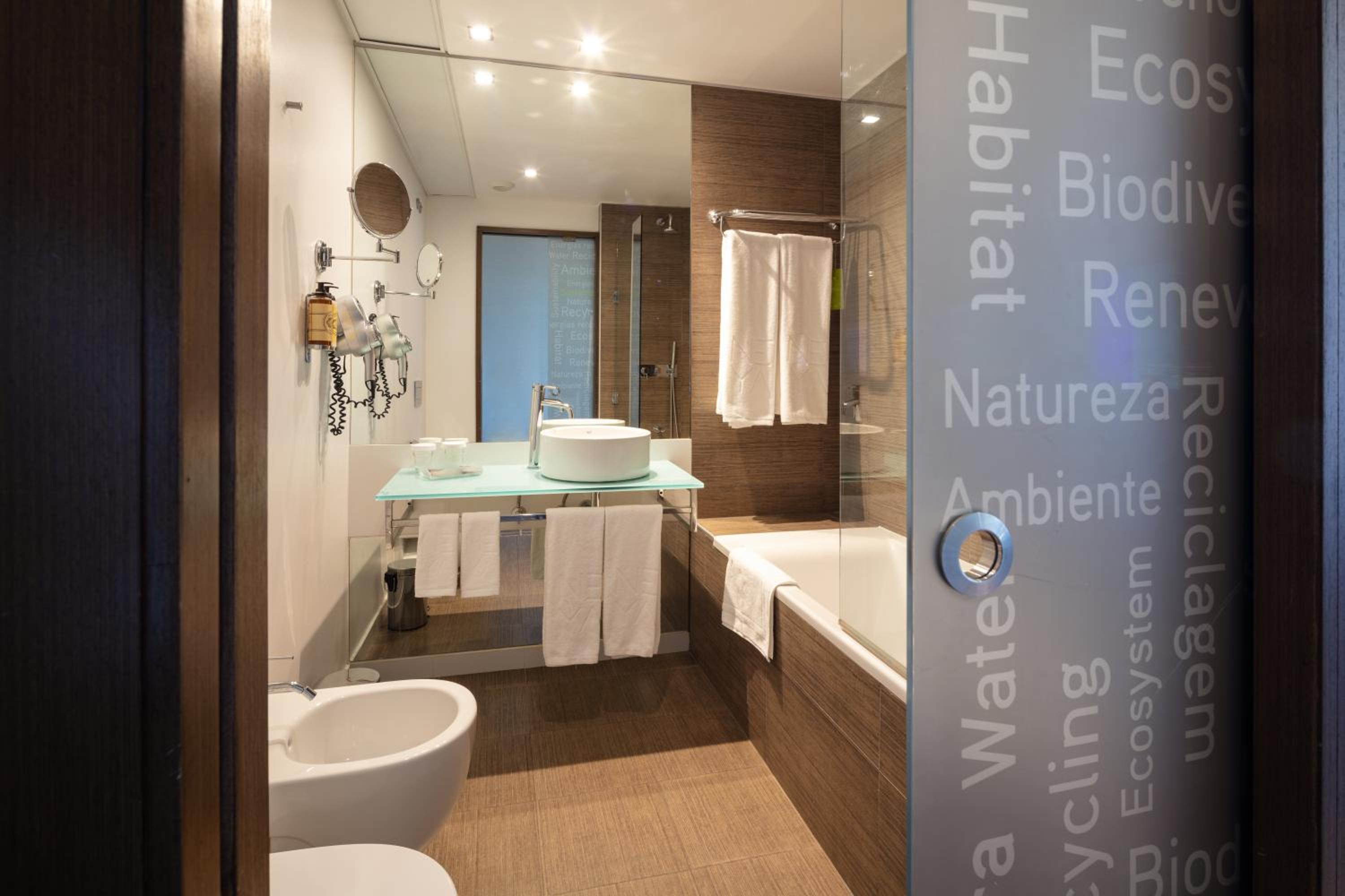 Double or Twin Room - Photo 8