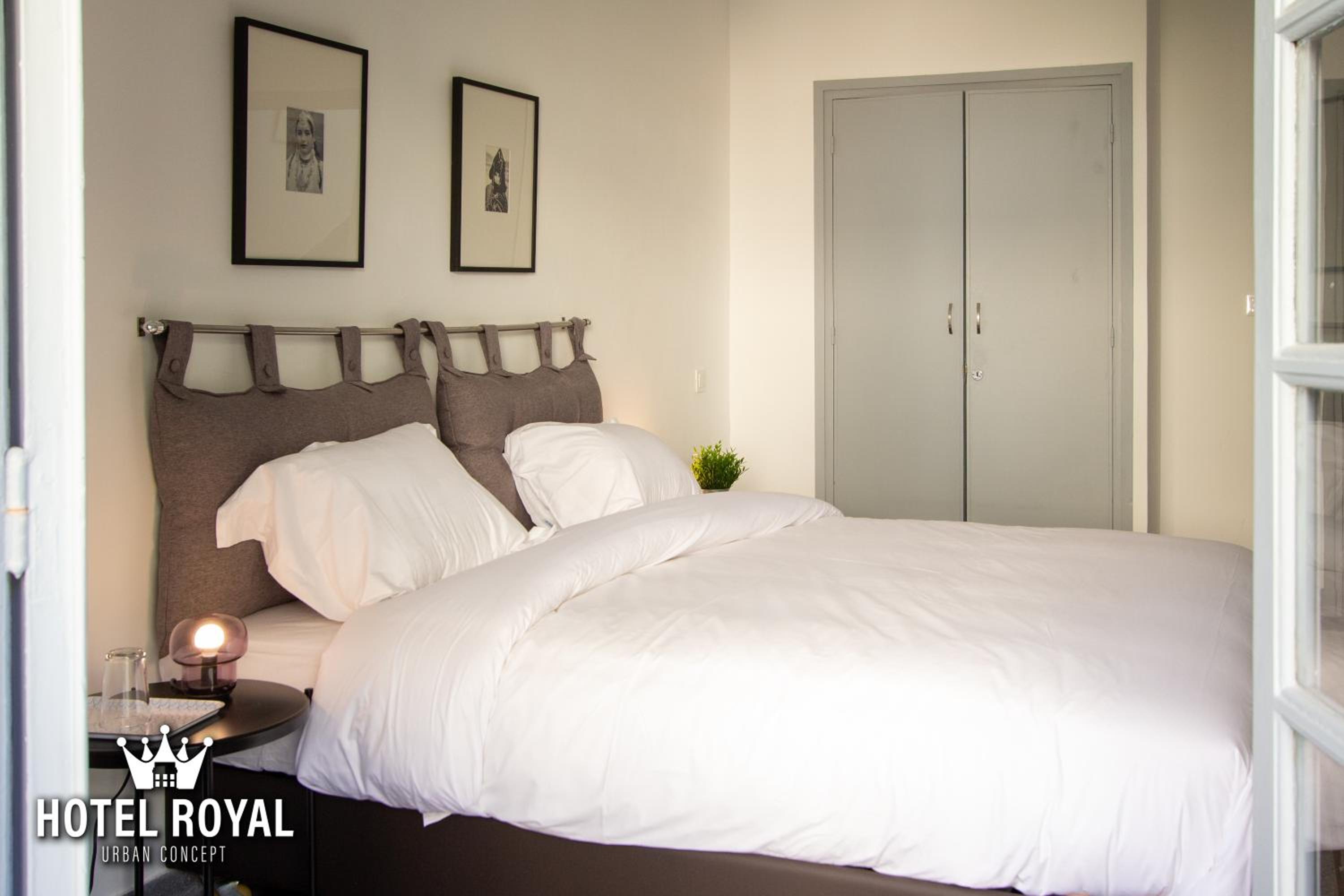 King Room with Balcony - Photo 1