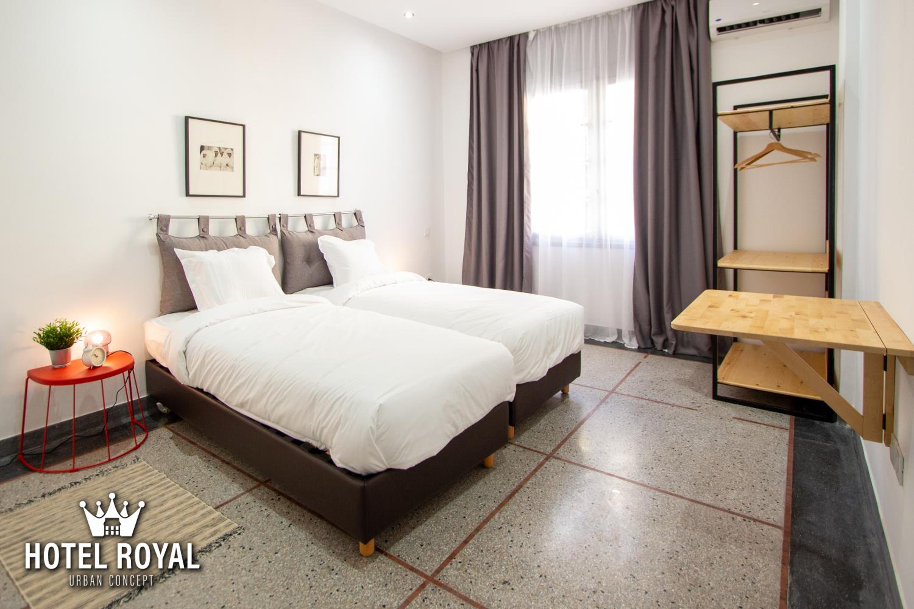 Double Room - Photo 16