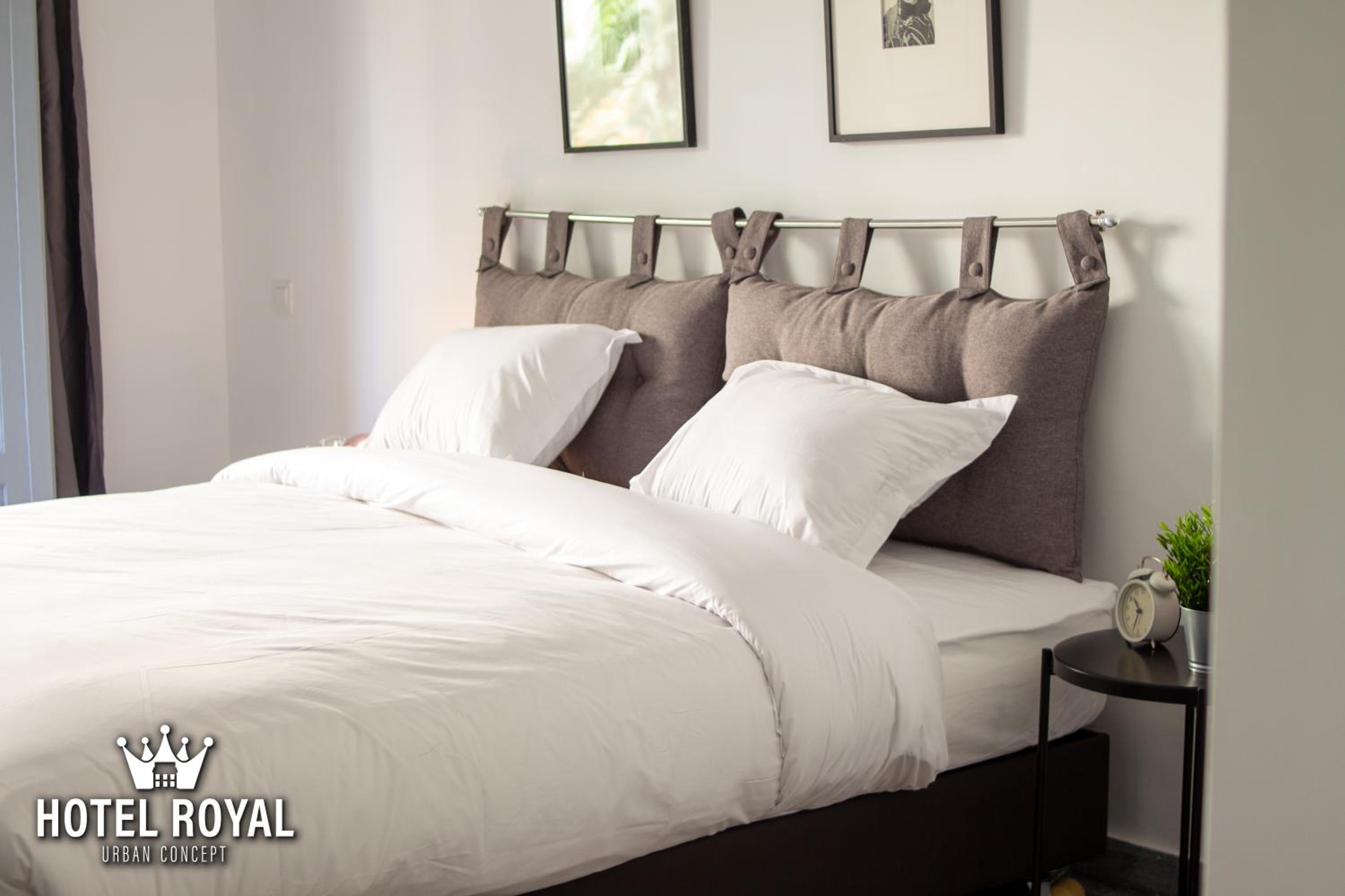 Double Room - Photo 12