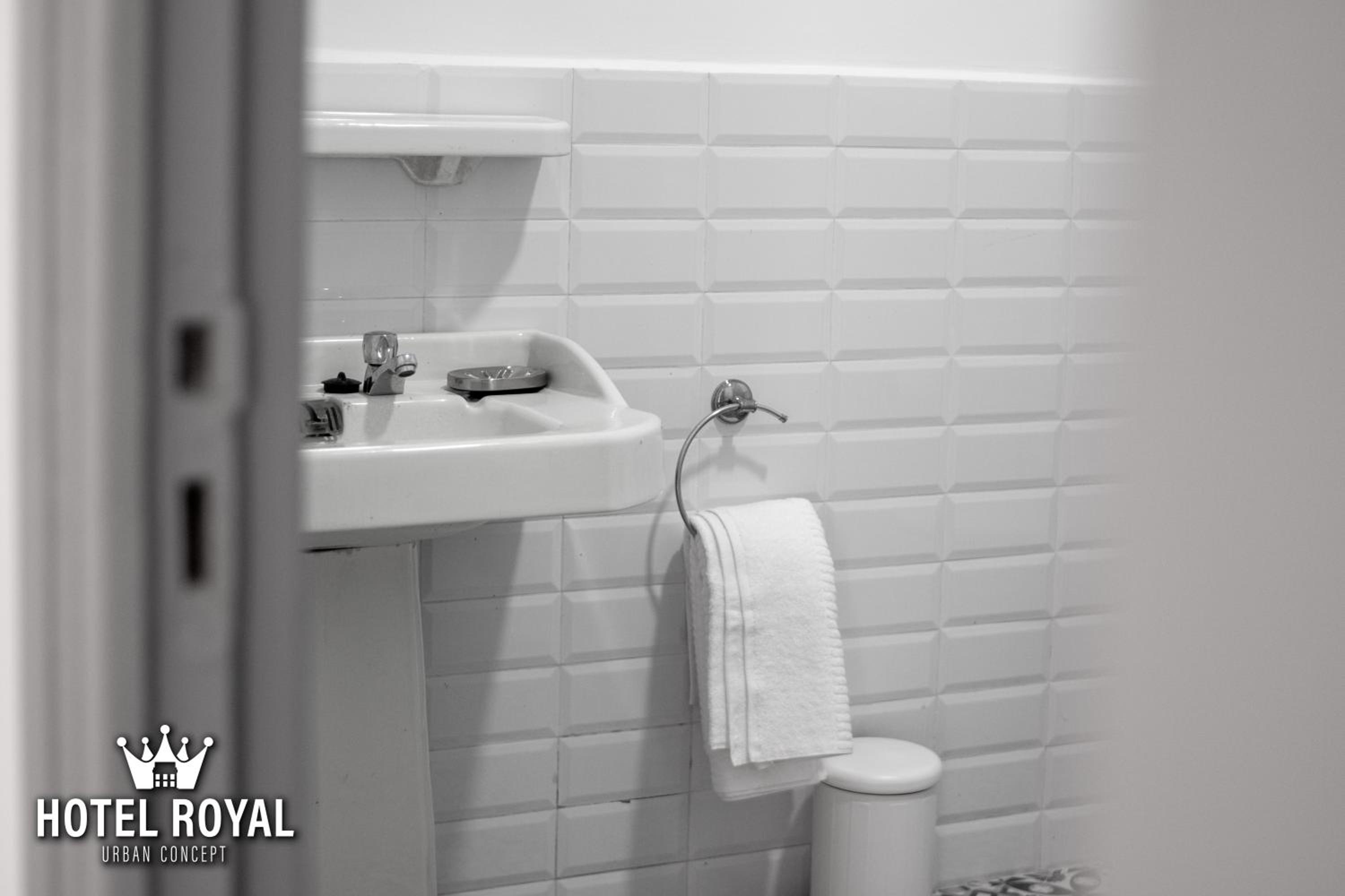 Double Room - Photo 7