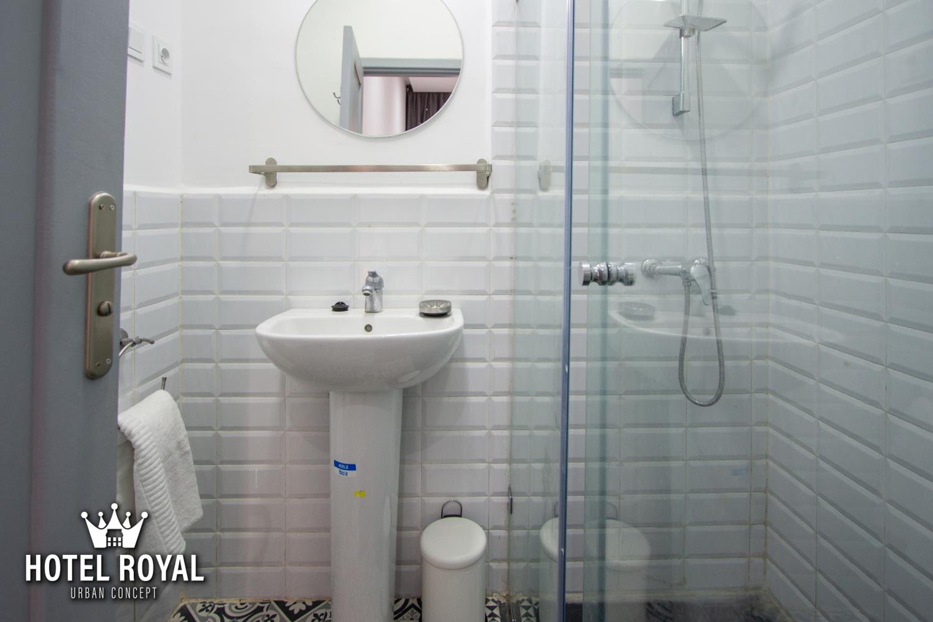 Double or Twin Room - Photo 10