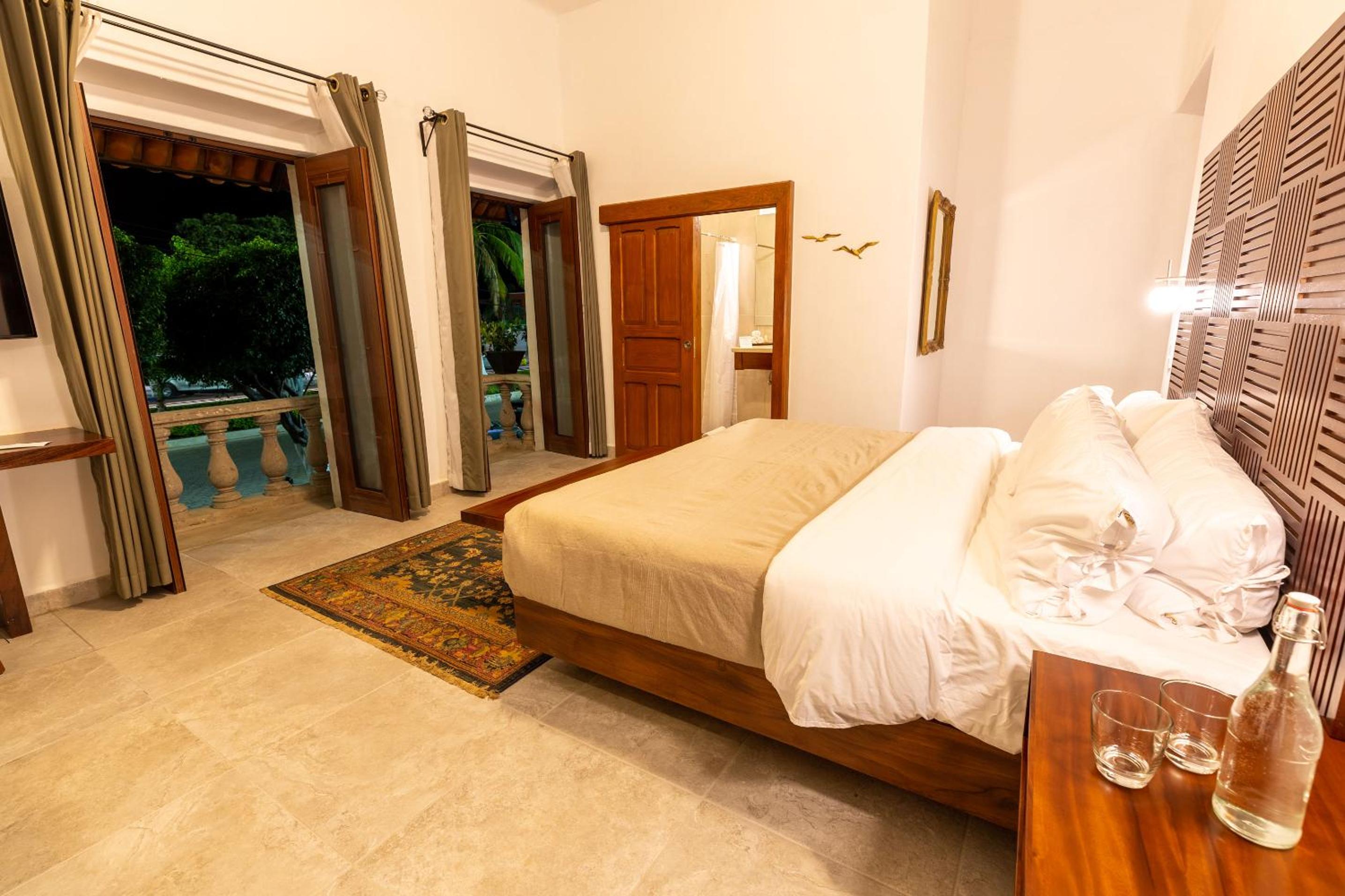 Deluxe King Suite