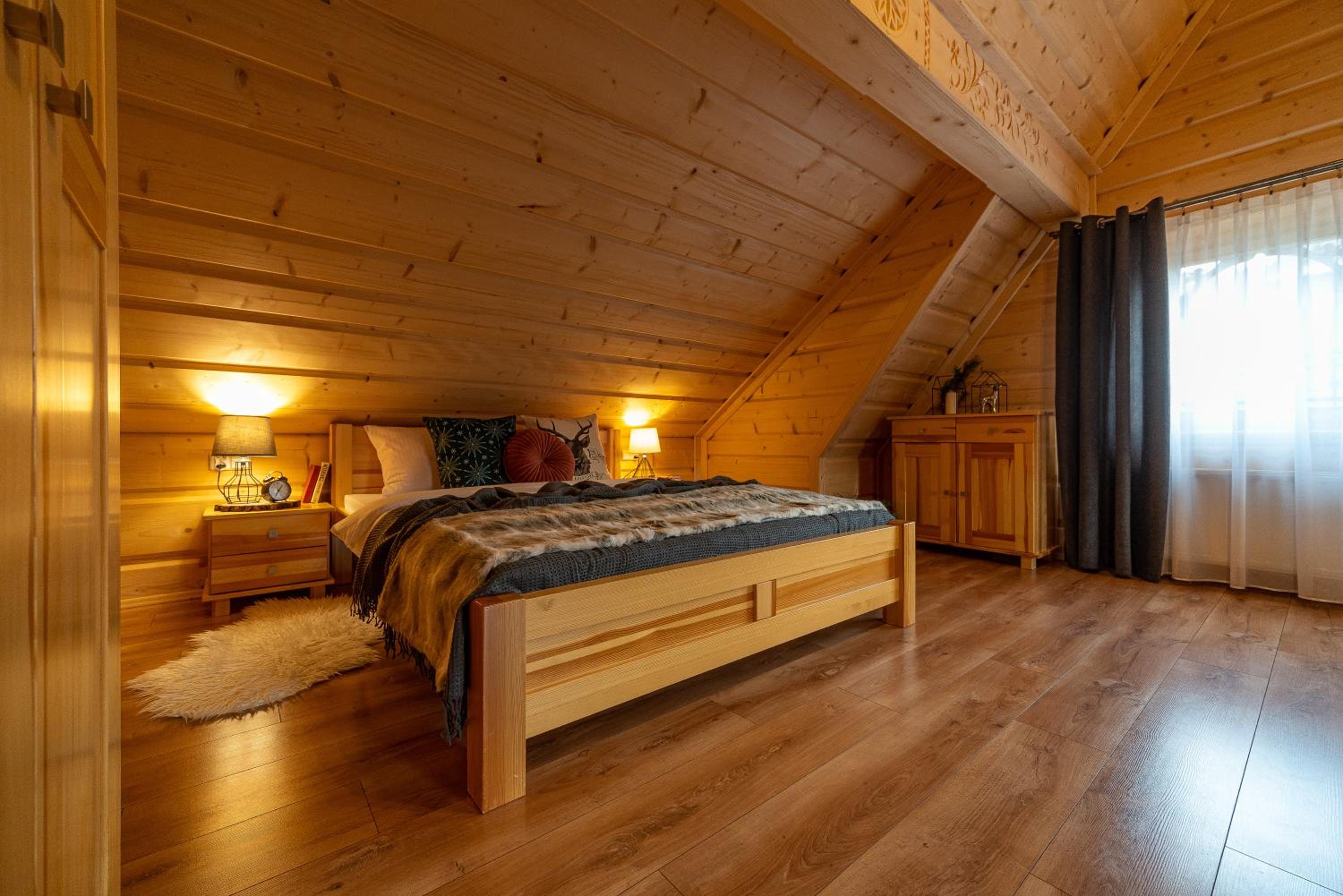 Two-Bedroom Apartment with Mountain View
