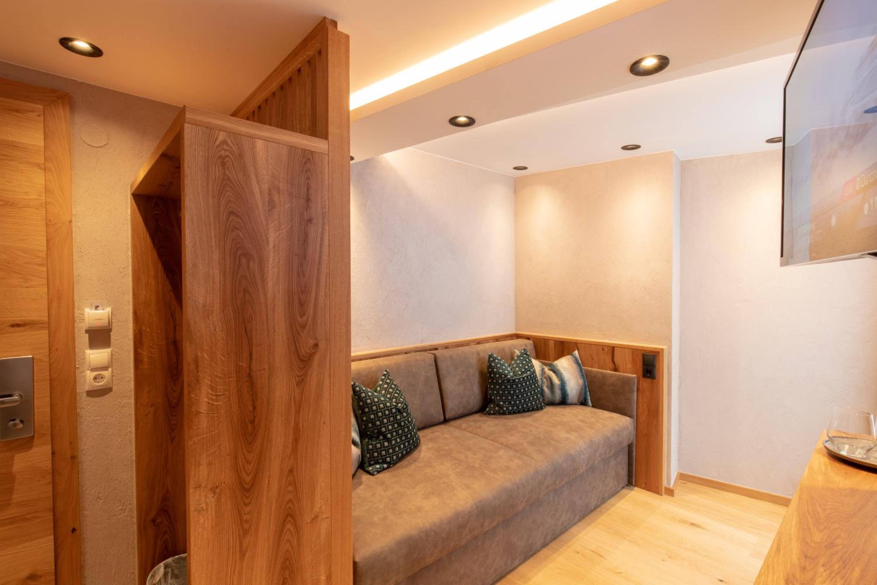 One-Bedroom King Suite with Sofa Bed photo 2