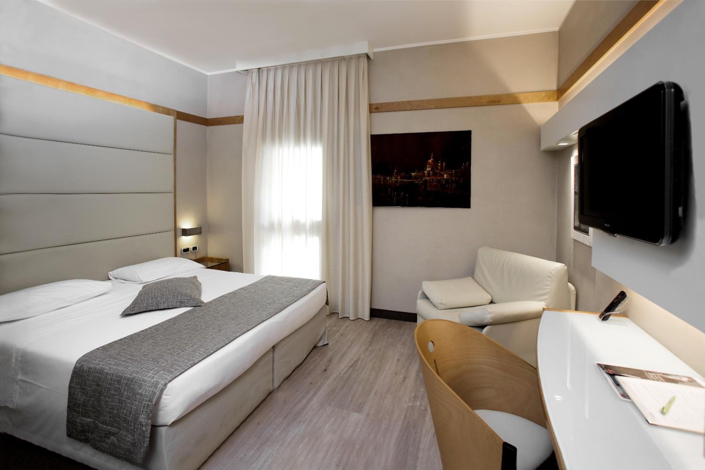 Classic Double Room - Photo 2