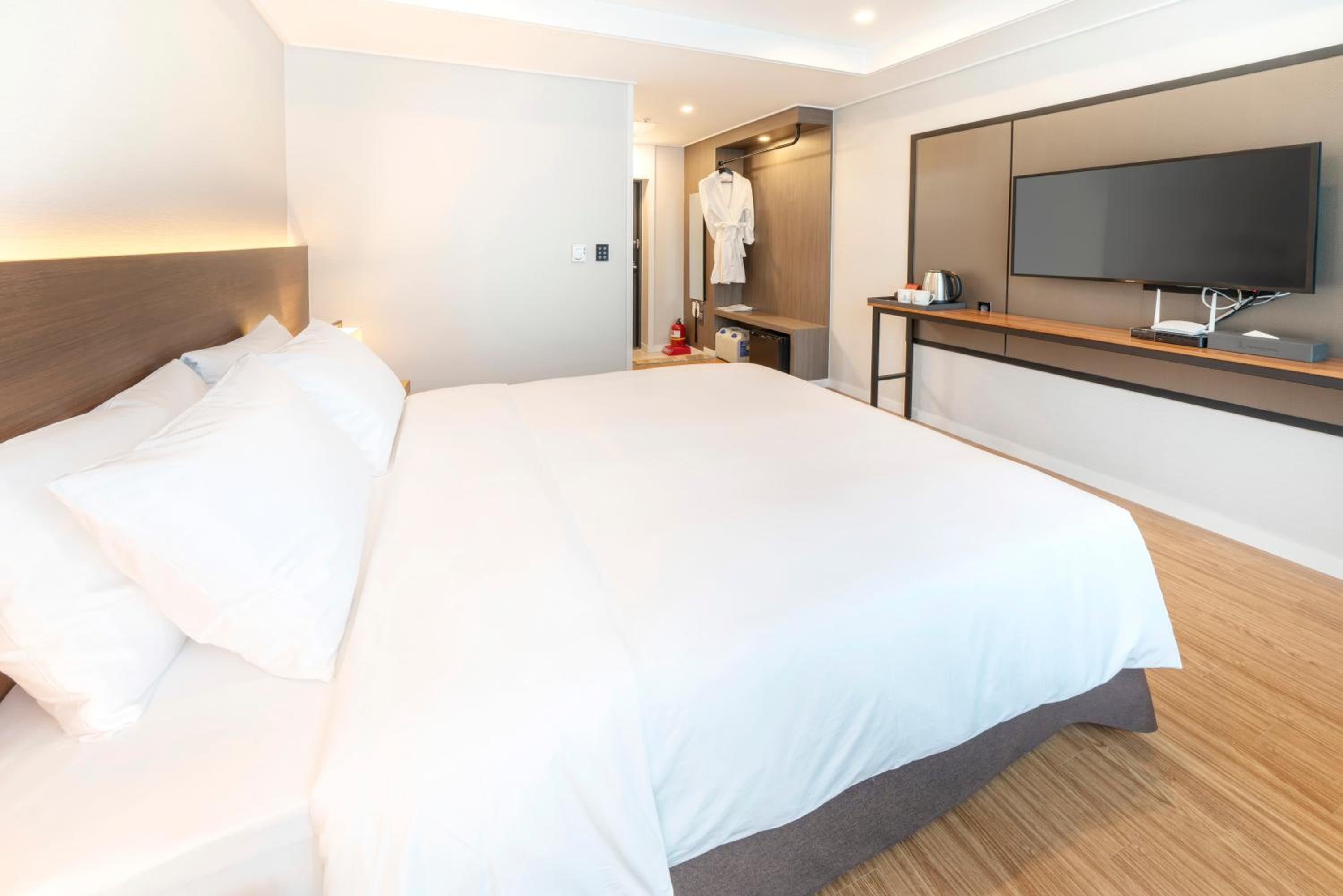 Standard Double Room - Photo 4