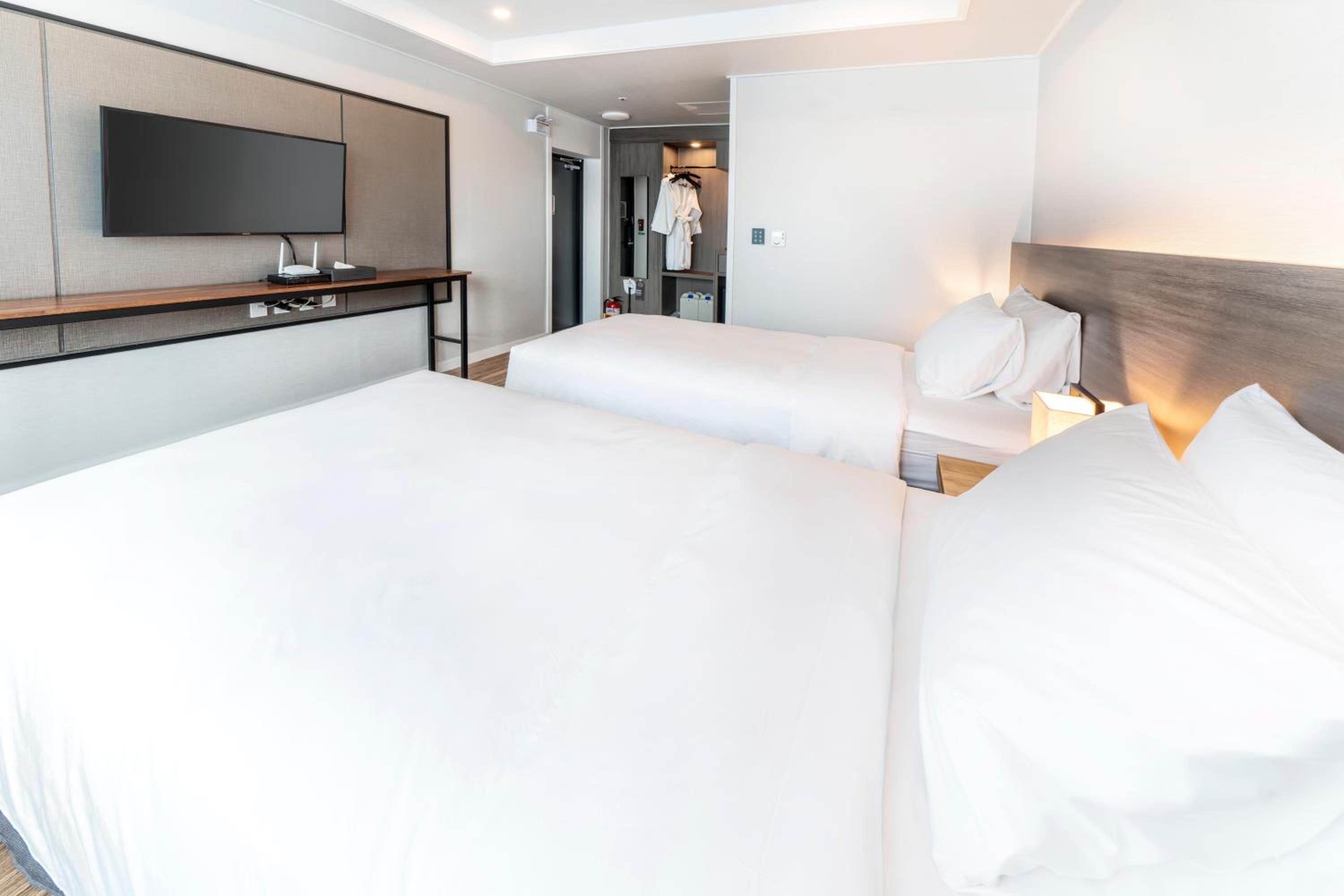Twin Room - Photo 1