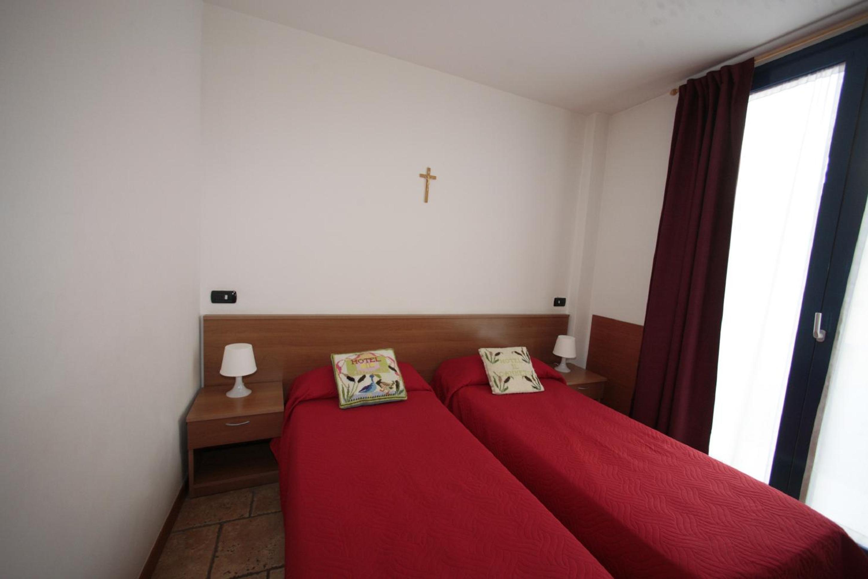 Double or Twin Room - Photo 14