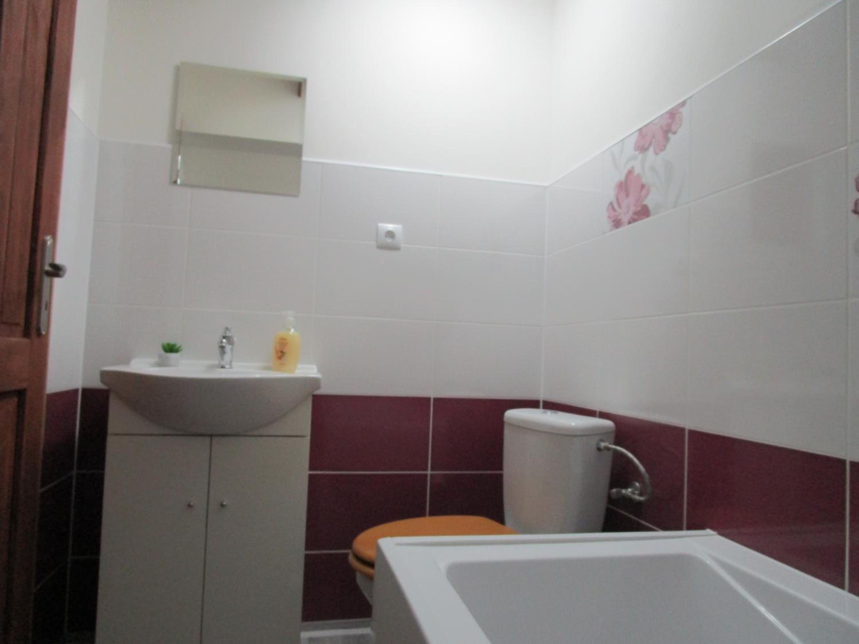 Twin Room with Bath photo 2
