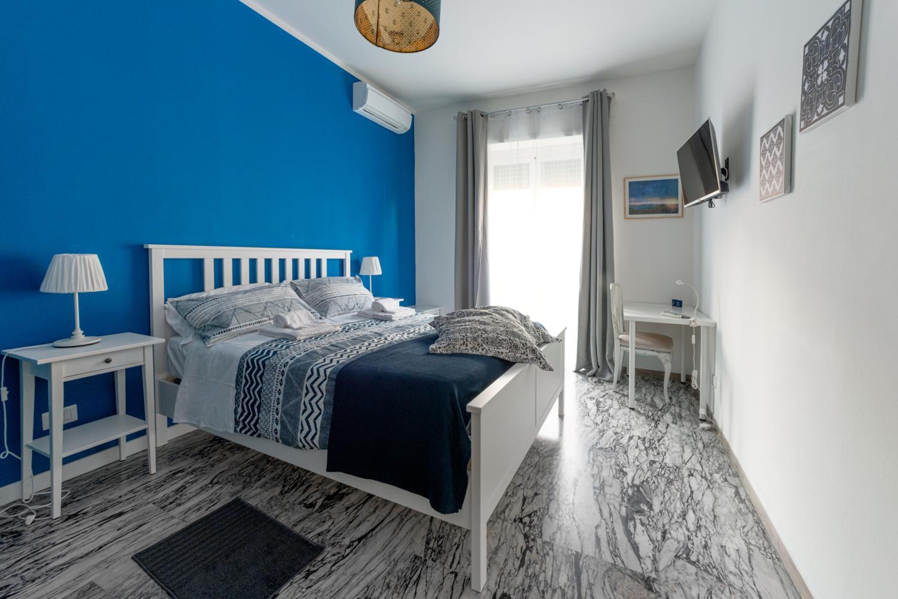 Double Room with Shared Bathroom photo 3