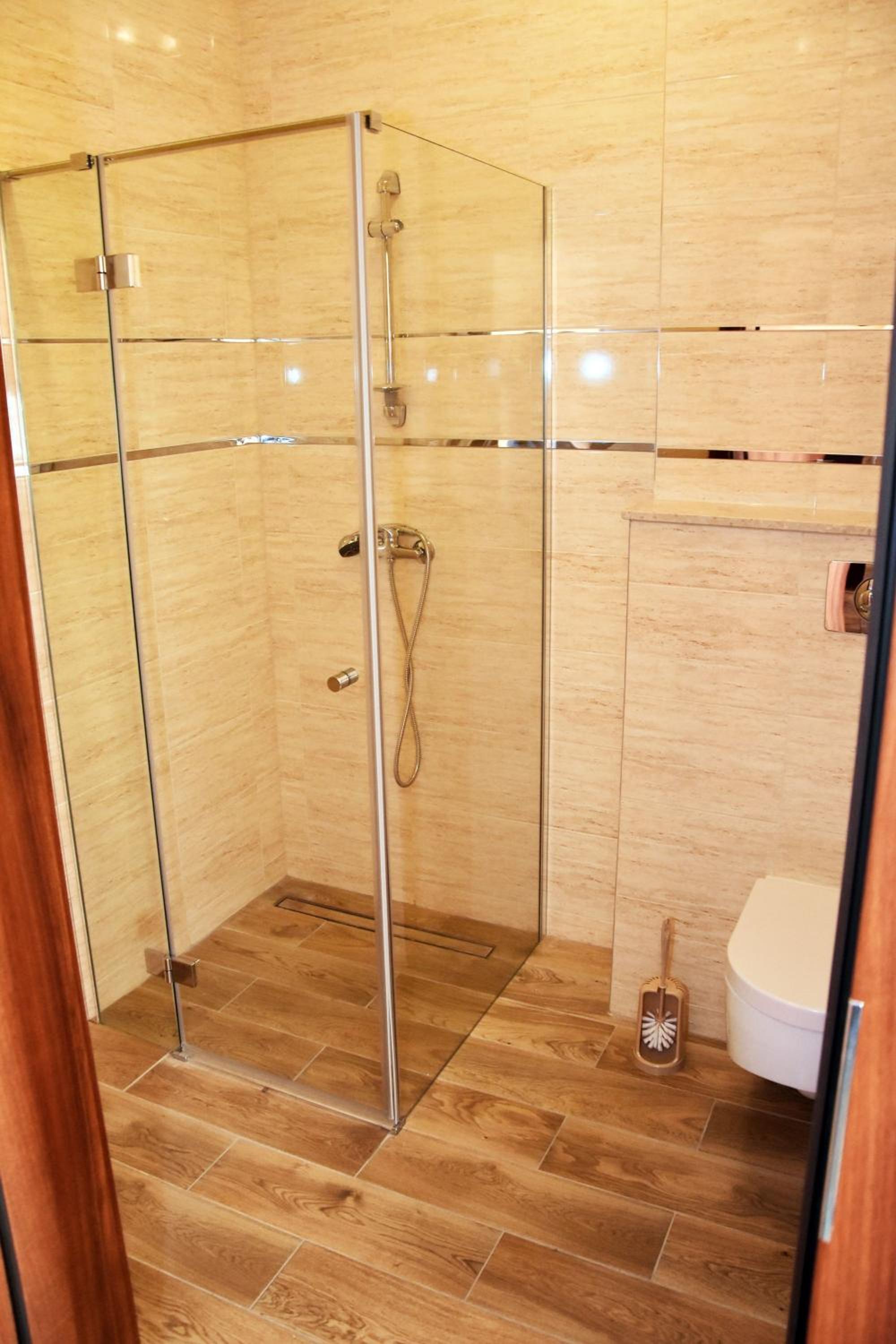 Twin Room - Disability Access photo 3