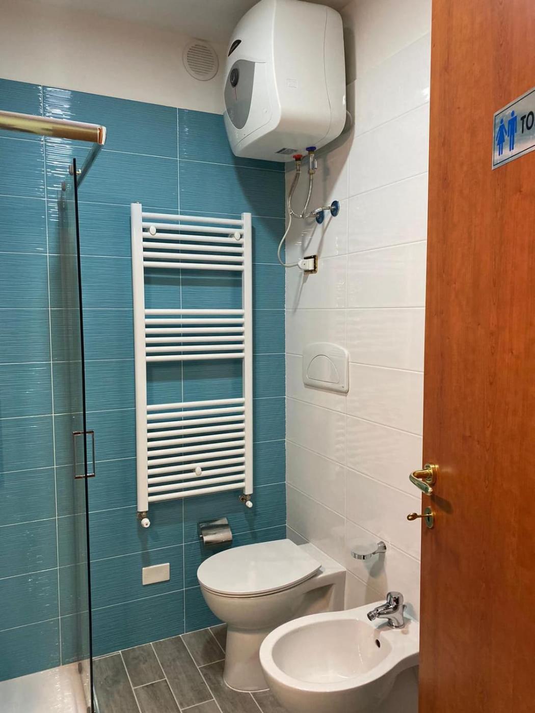 Quadruple Room with Balcony - Photo 26