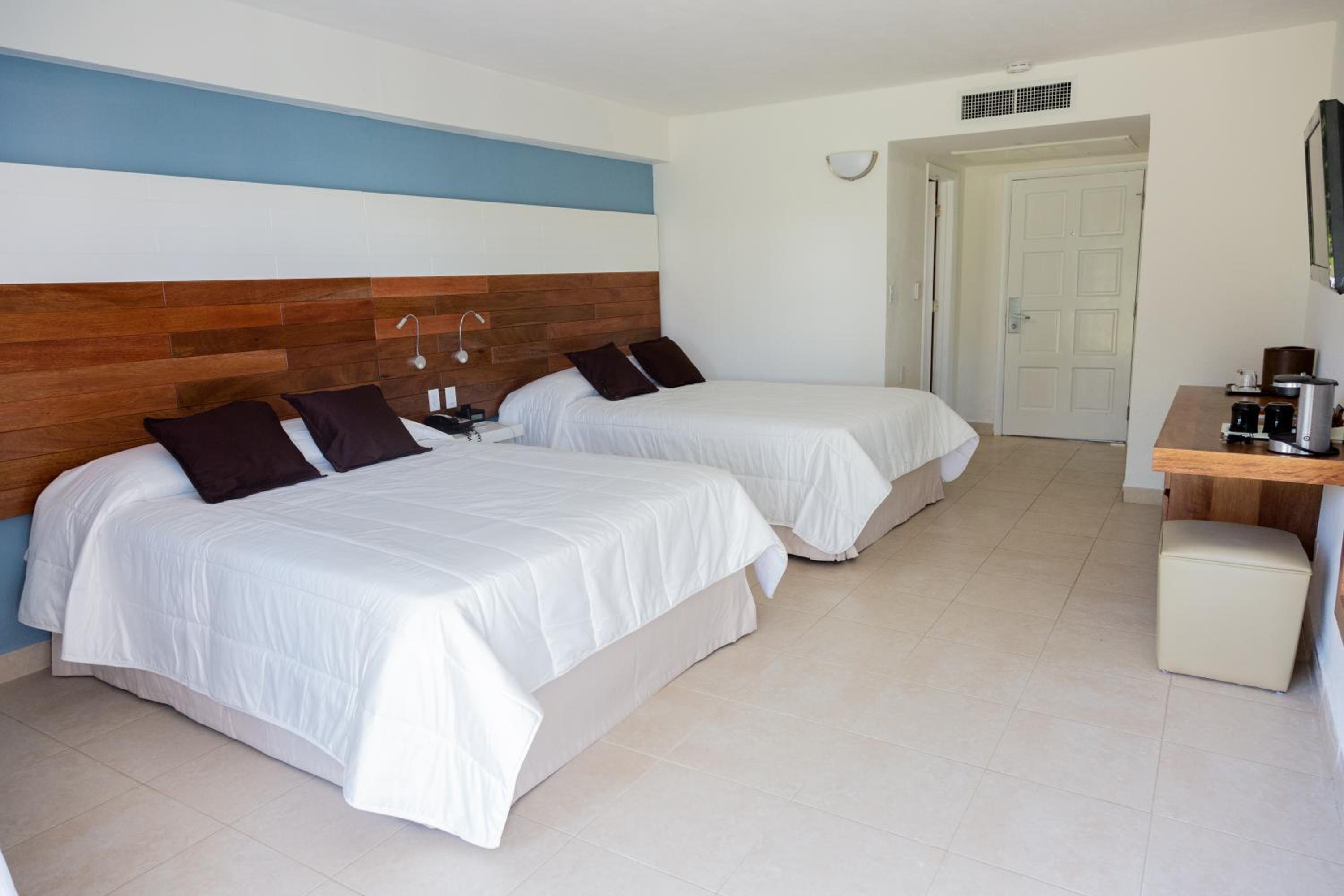 Superior Room with Two Queens, Non-Smoking - Photo 3