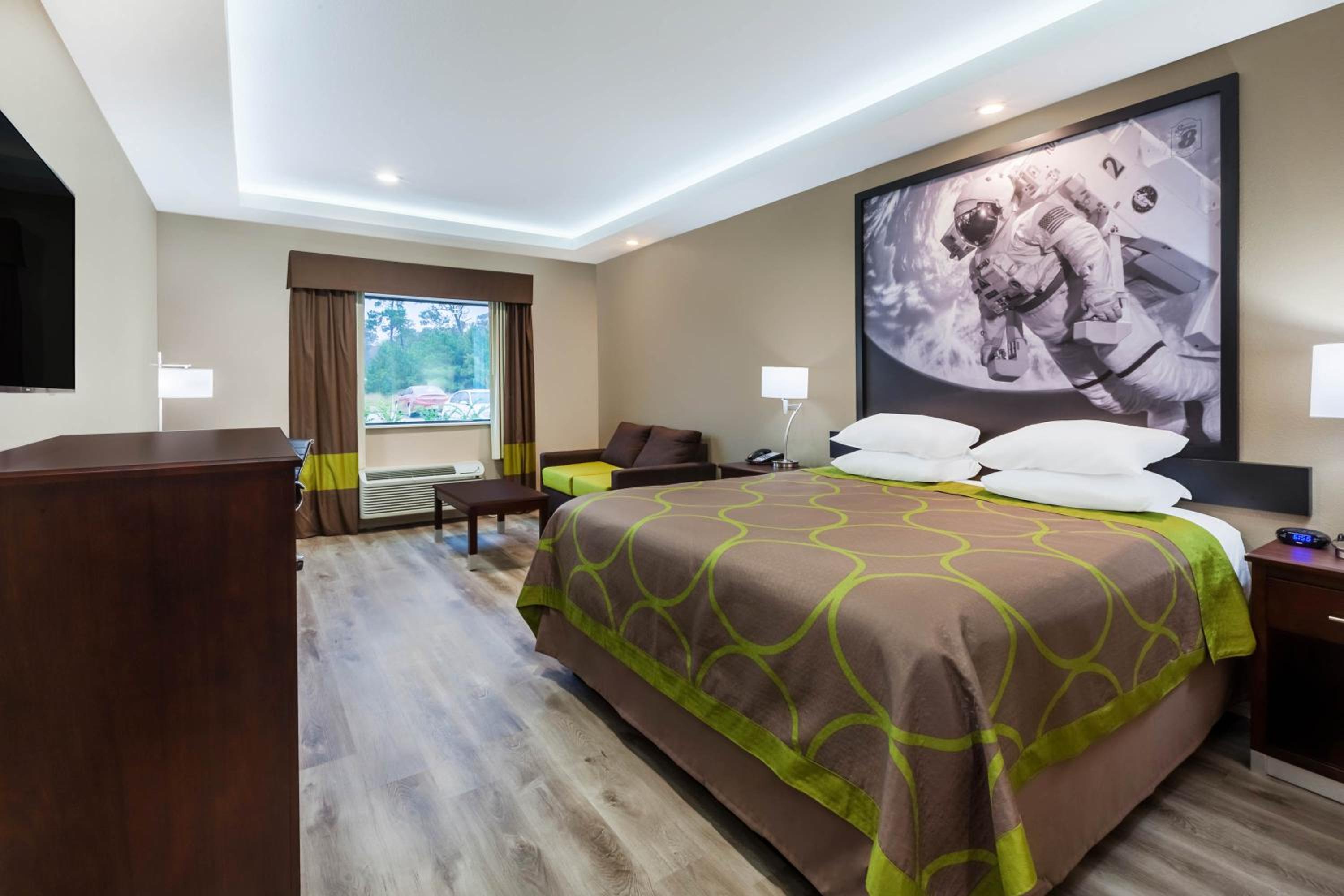 King Room - Non-Smoking - Photo 2