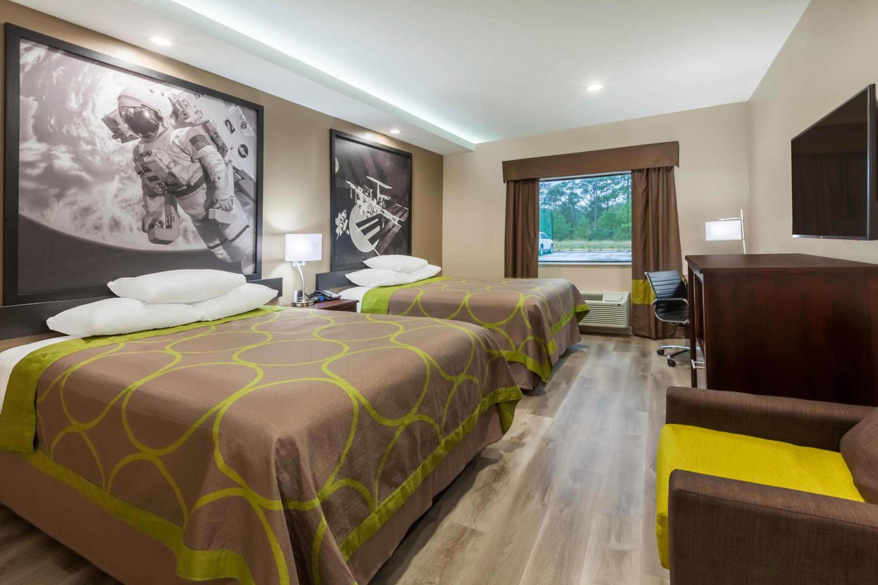 Queen Room with Two Queen Beds - Mobility Access/Non-Smoking - Photo 3