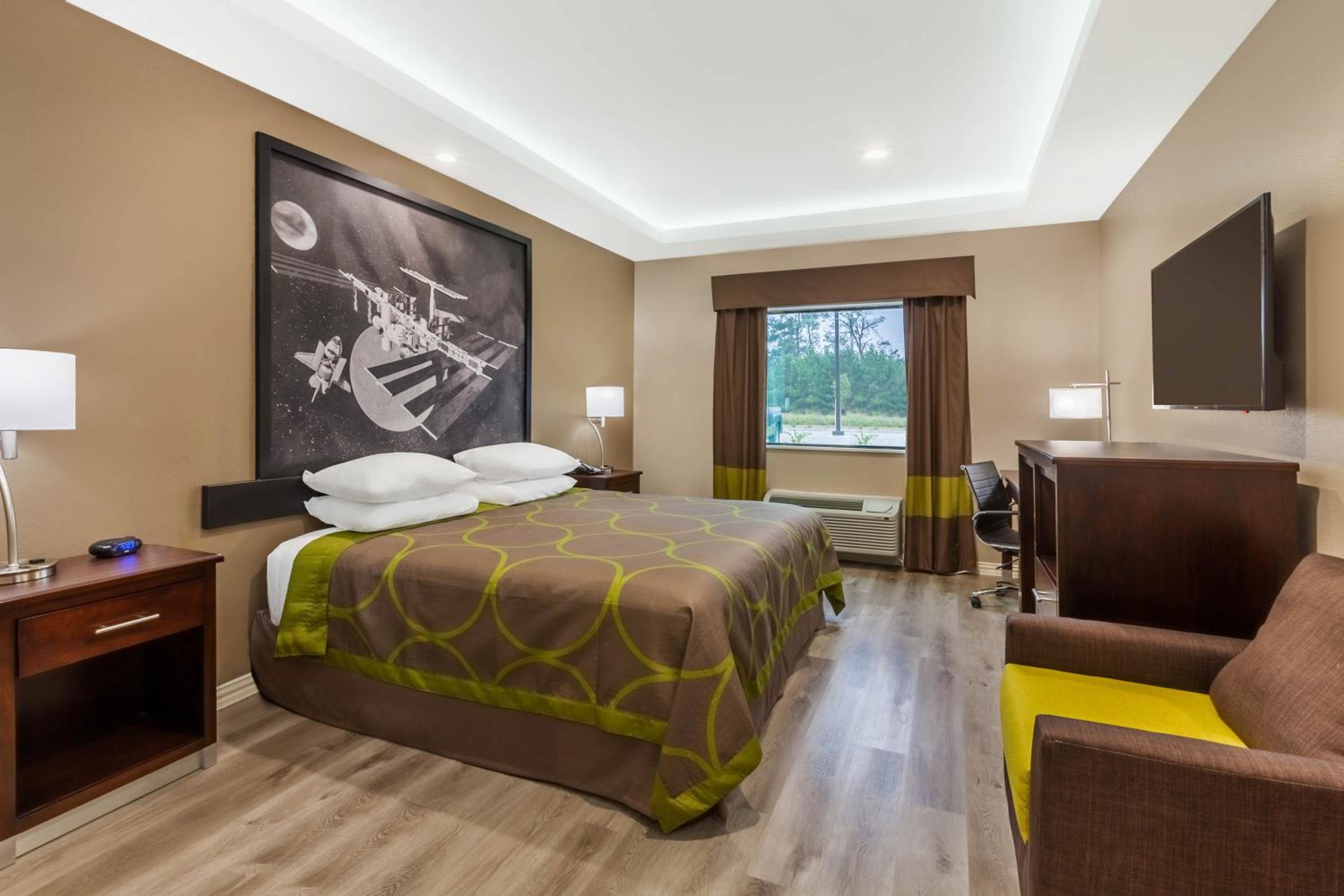King Room - Non-Smoking - Photo 1