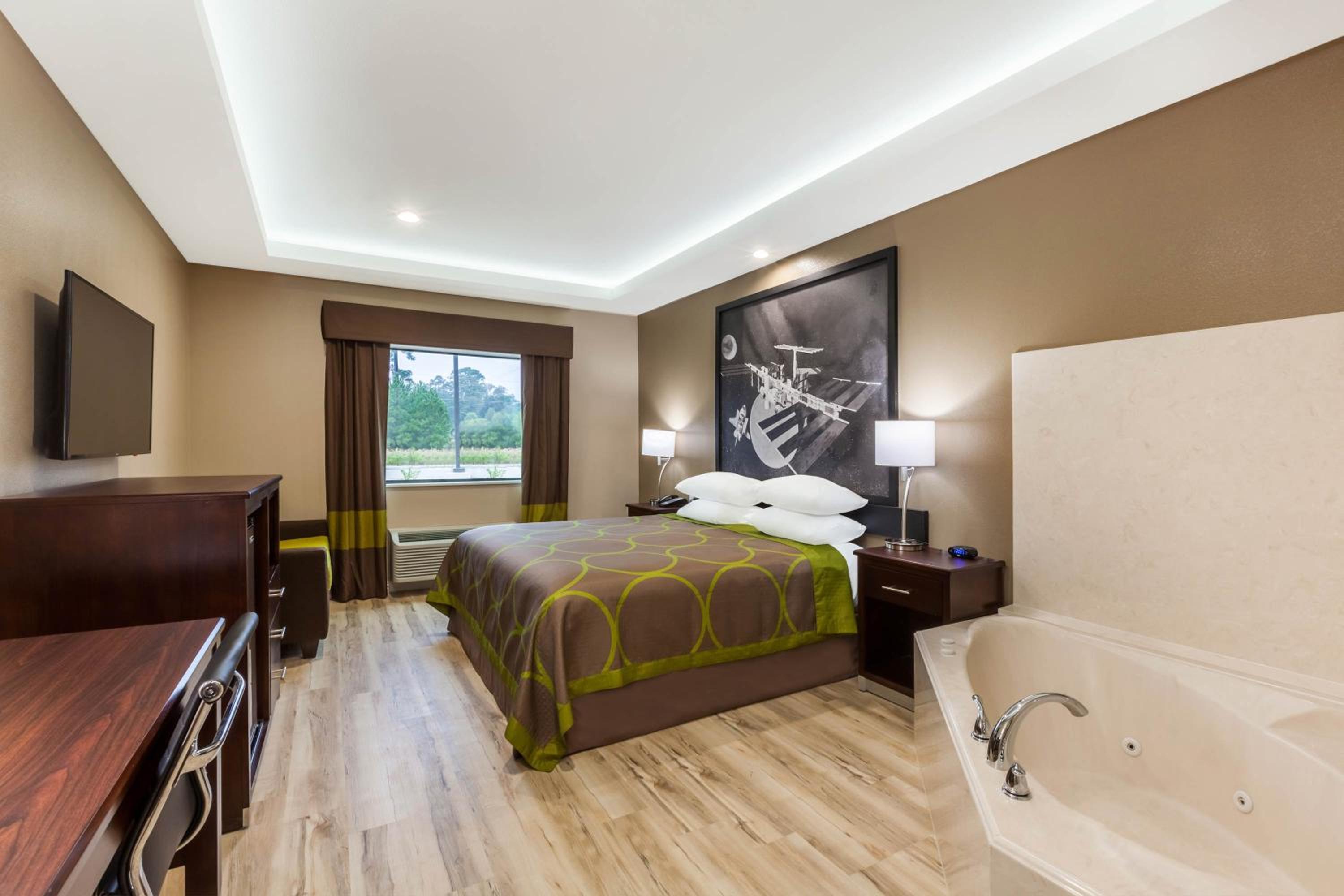 King Suite - Mobility Access/Non-Smoking - Photo 1