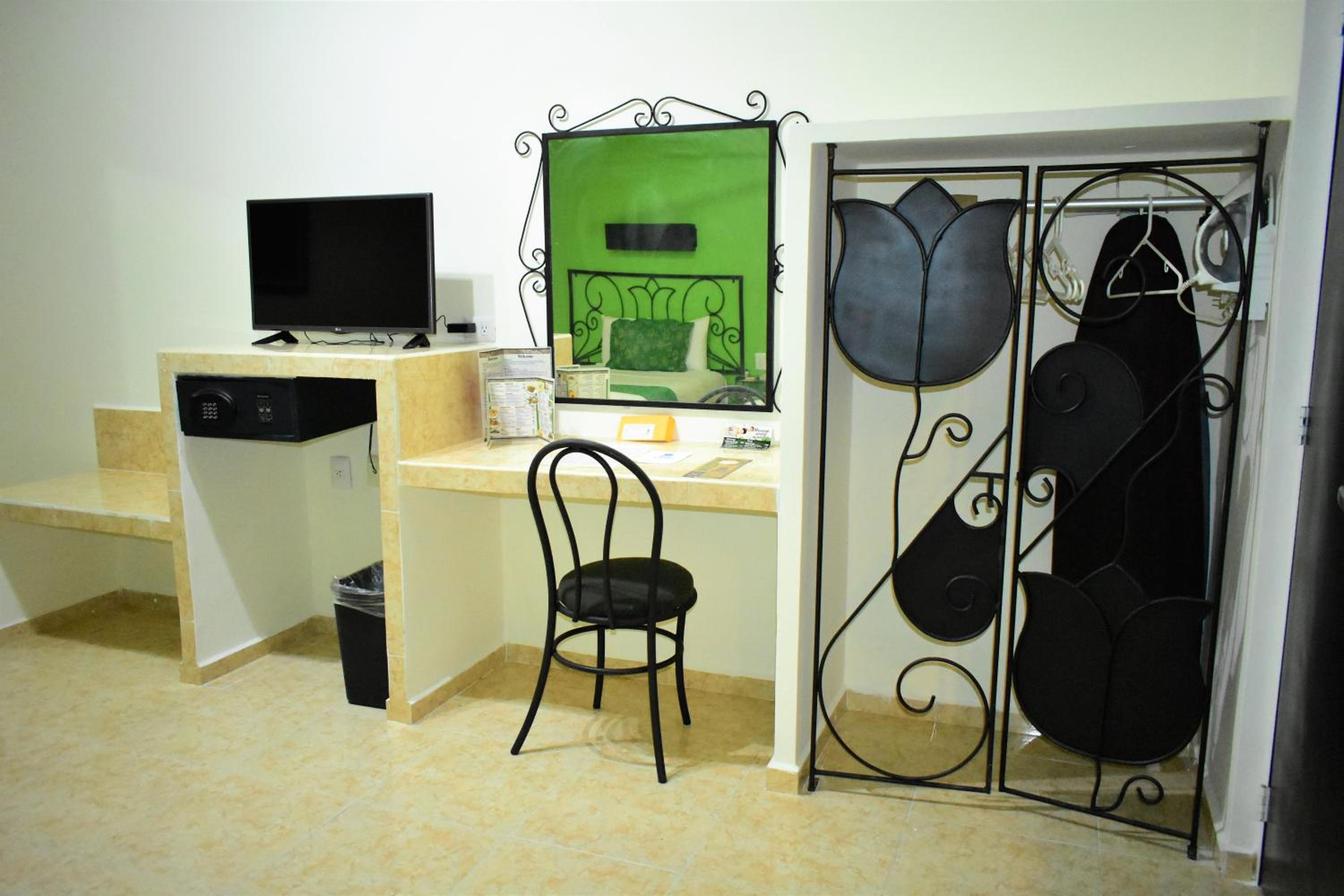 Budget Twin Room - Photo 6