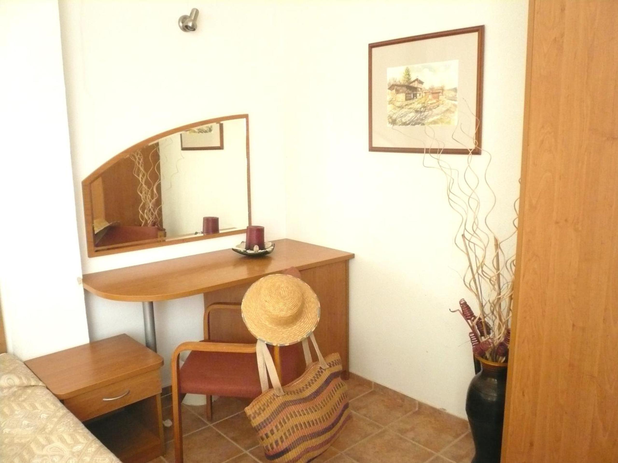 Two-Bedroom Suite with Pool View (No balcony) photo 1