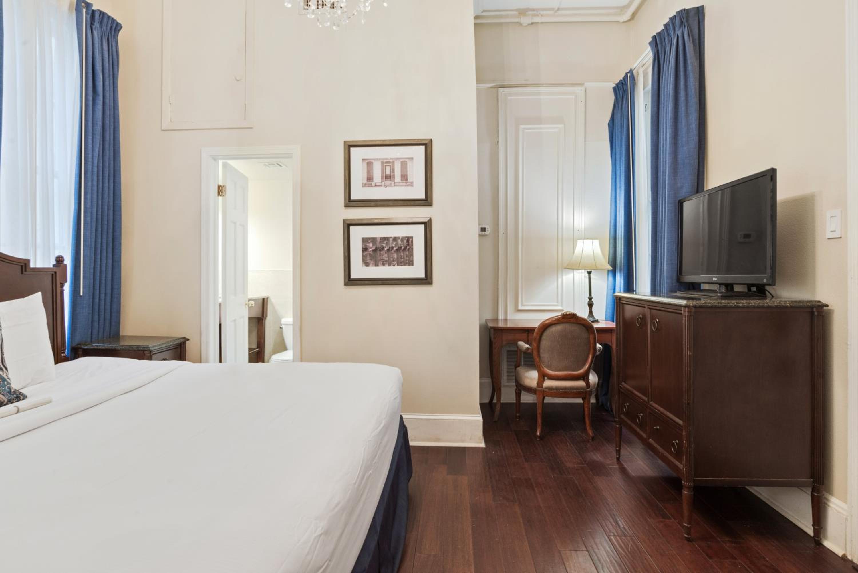 Petite Room with One Queen Bed