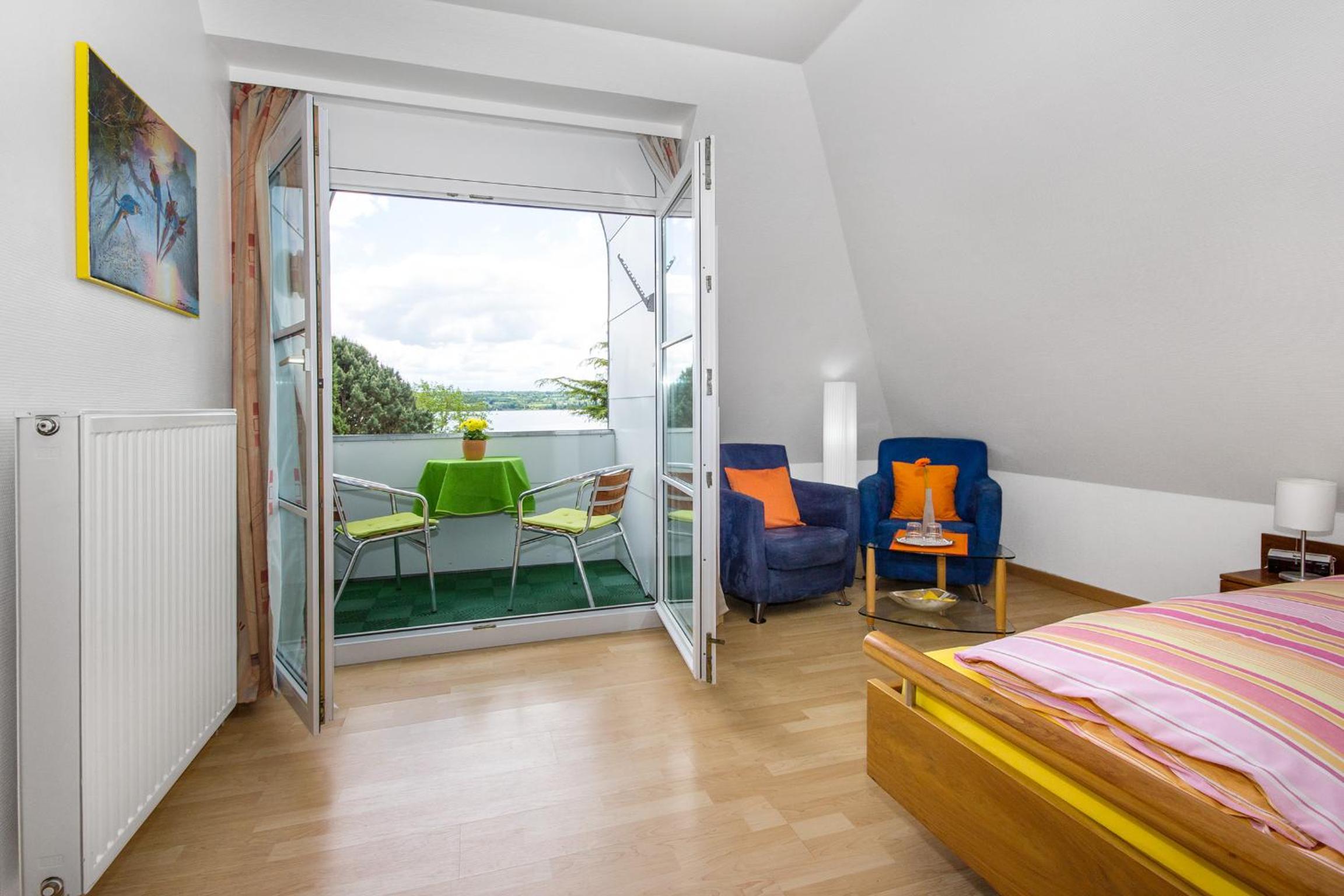 Standard Double Room with Lake View