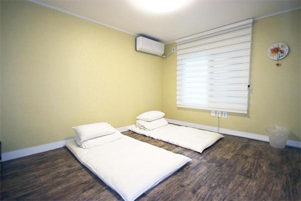 Twin Room - Photo 17