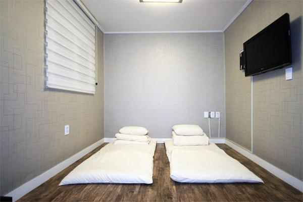 Twin Room - Photo 21