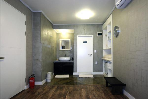 Twin Room - Photo 22