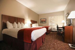 Queen Room with Two Queen Beds and Bath Tub - Disability Access/Non-Smoking  - Photo 1