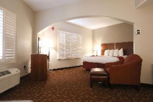 King Suite with Bath Tub - Disability/Non-Smoking - Photo 11