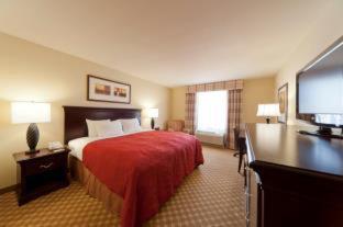 Standard Room with Two Queen Beds - Photo 1