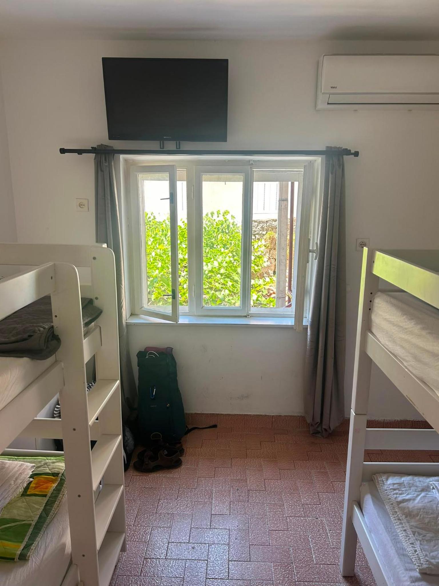 Bed in 6-Bed Dormitory Room photo 2