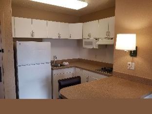 1 Queen Bed | Non-Smoking, Kitchen - Photo 3
