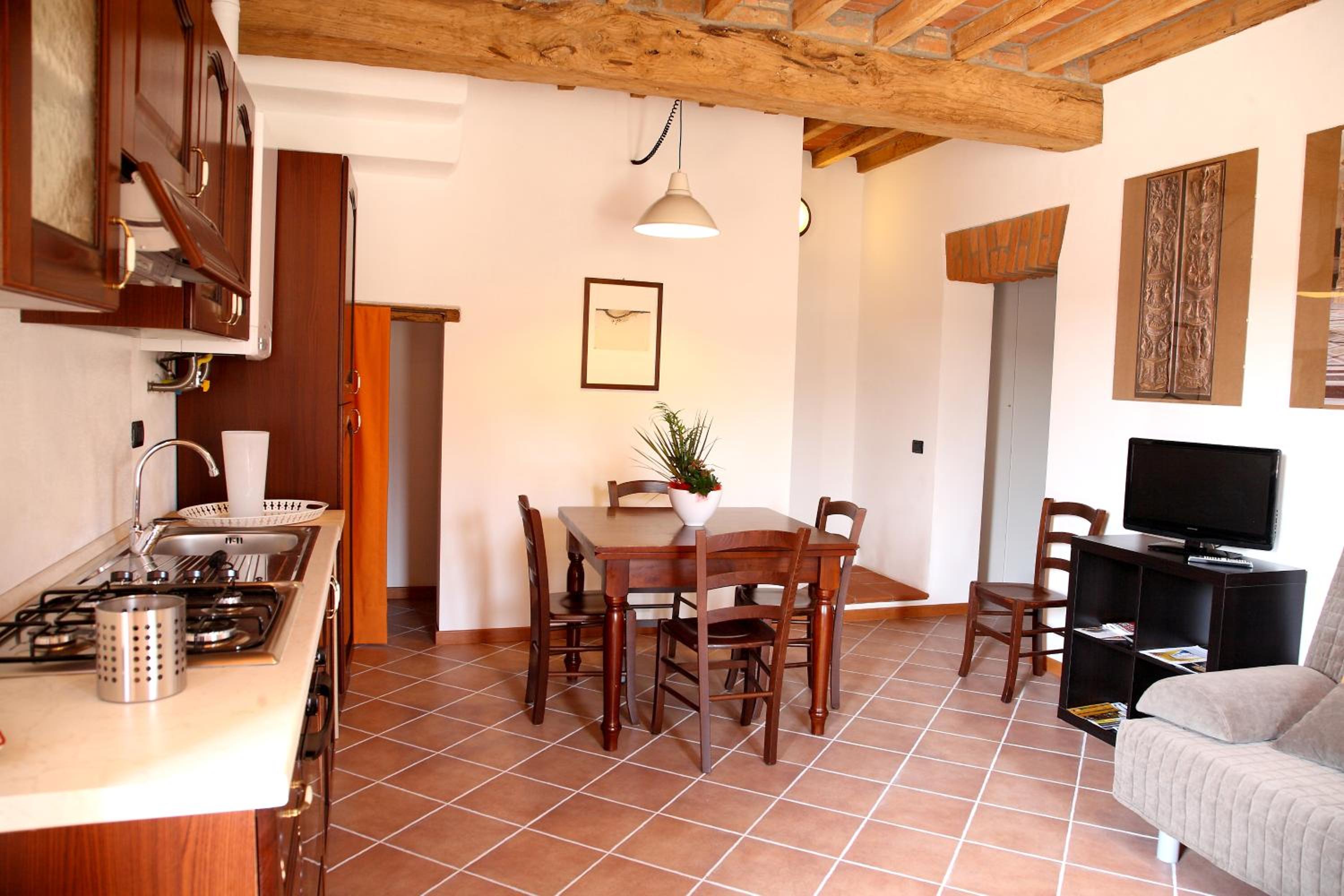 Suite - Photo 11
