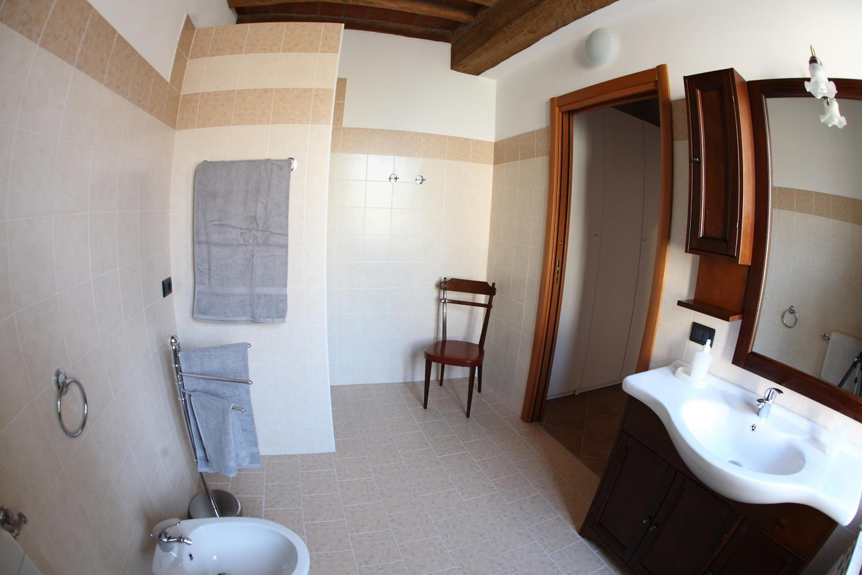 Double or Twin Room with Private External Bathroom on the ground floor - Photo 6