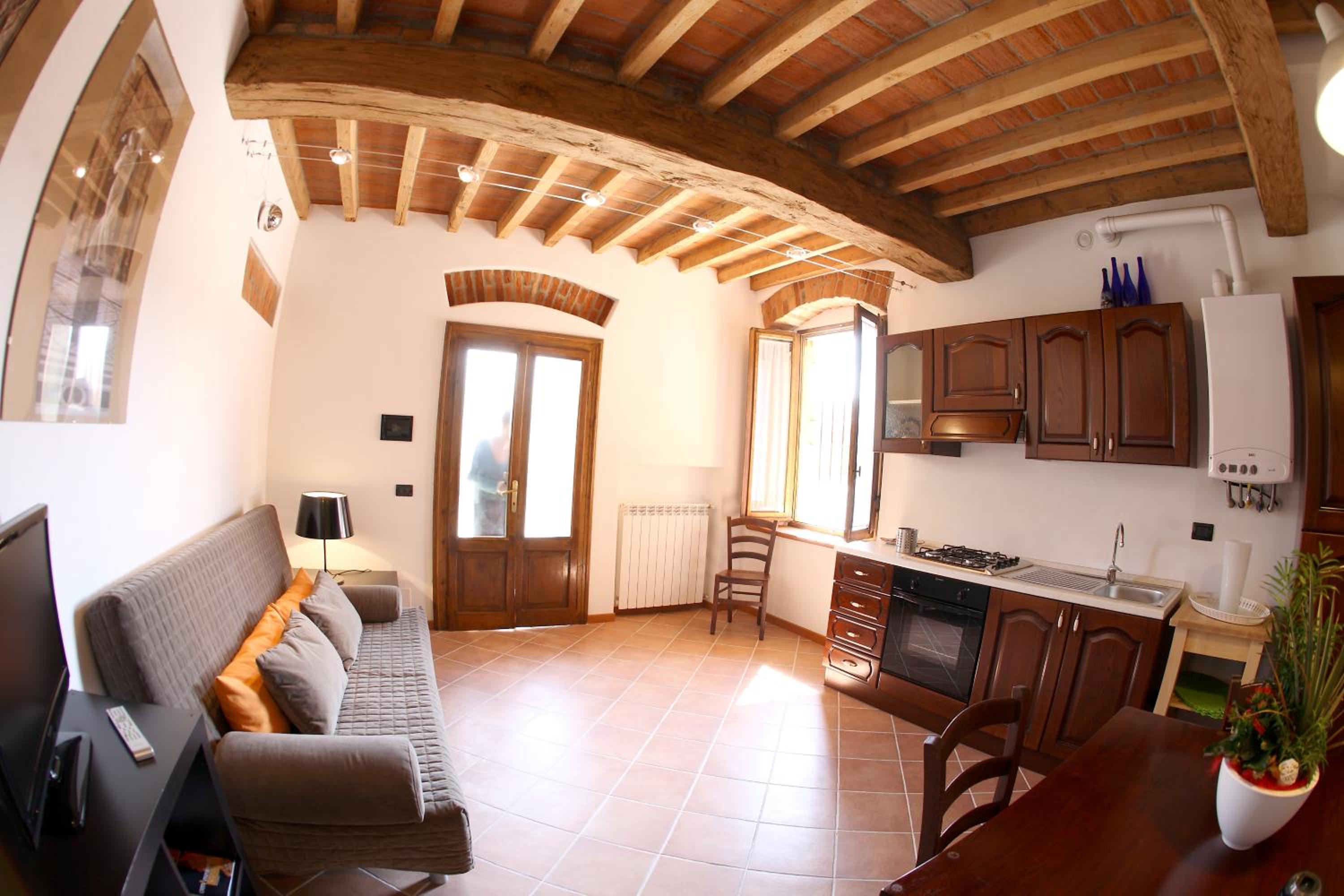 Suite - Photo 1