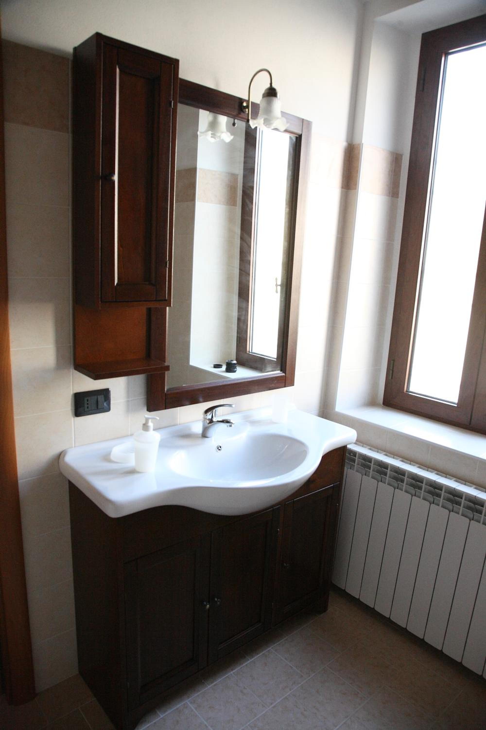 Double or Twin Room with Private External Bathroom on the ground floor - Photo 8