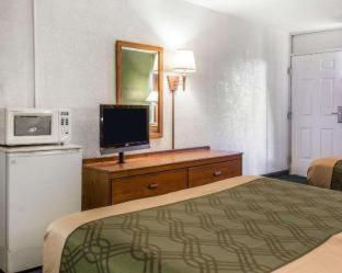 Double Room - Non Smoking photo 3
