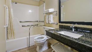 King Room with Bath Tub - Disability Access/Non-Smoking  photo 3