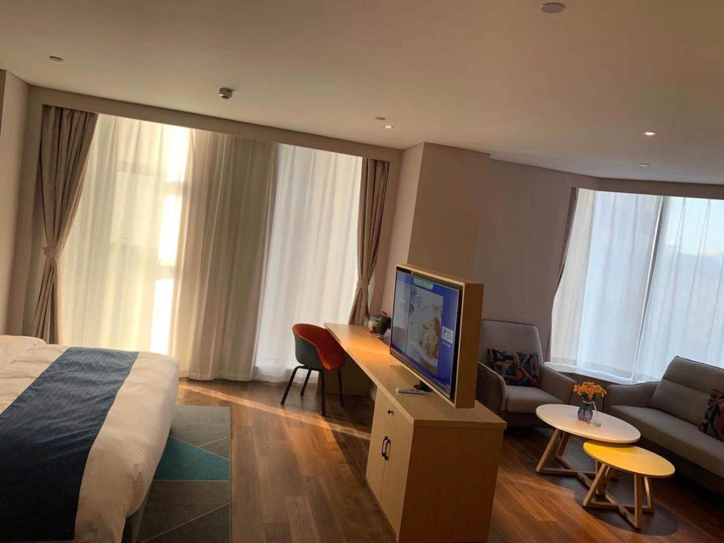 King Suite with Additional Living Space - Photo 7