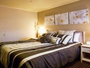 Queen Room - Disability Access photo 3