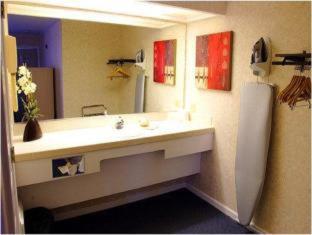 Queen Room - Disability Access photo 2