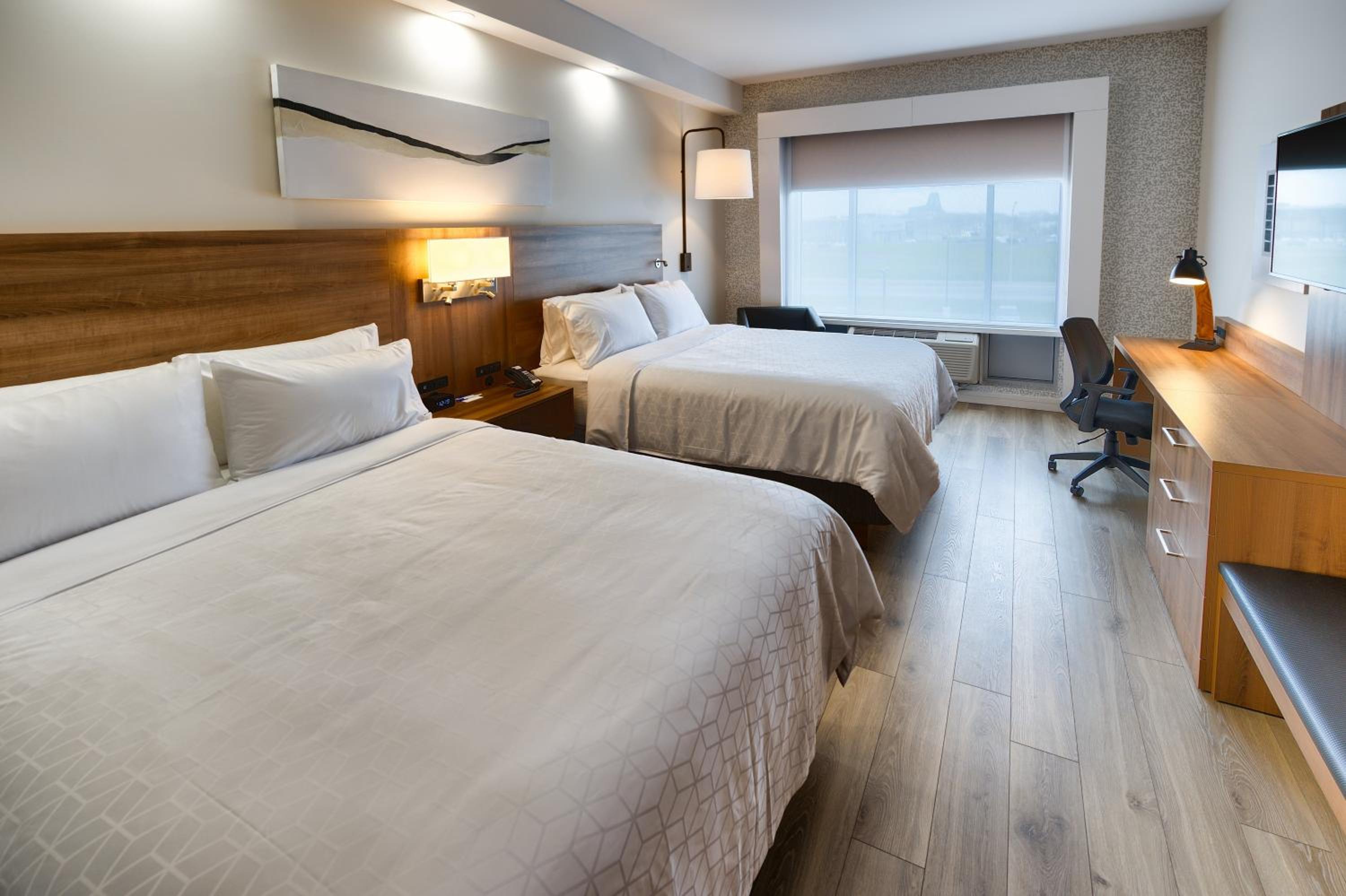 Standard Room with Two Queen Beds photo 1