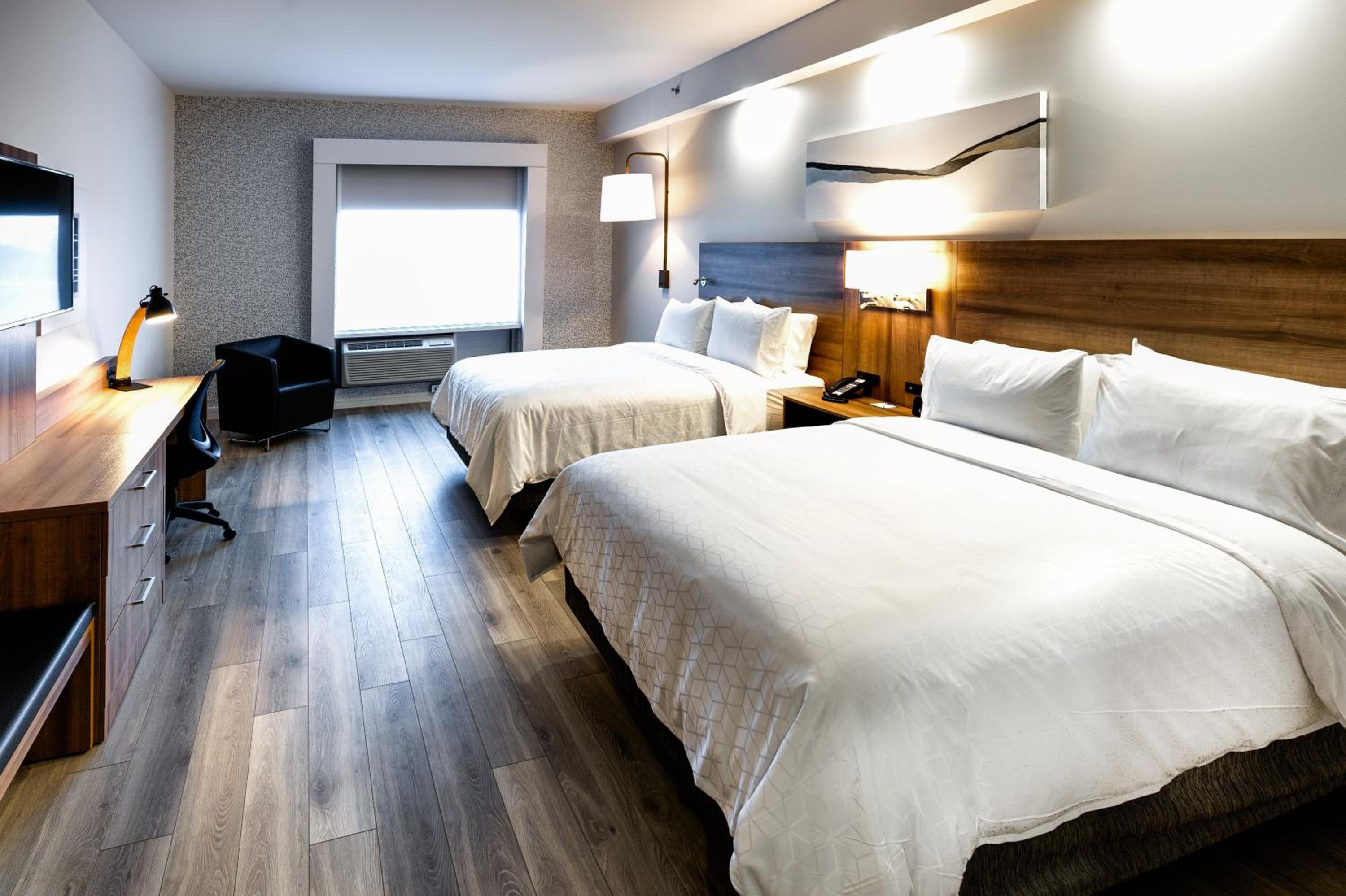 Queen Room with Two Queen Beds - Disability Access with Bath Tub photo 1