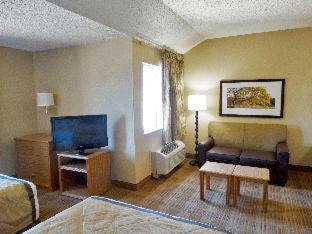 2 Full Beds | Non-Smoking, Kitchen - Photo 3